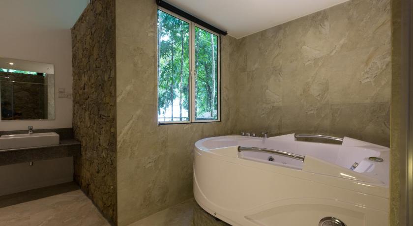 Image of Suite with Jacuzzi and Private Deck 5