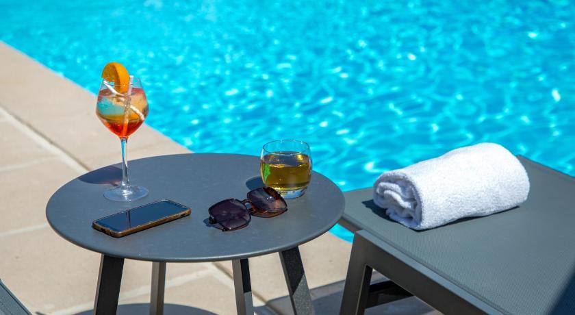 Hotel Kyriad Marseille Est - Gemenos photo