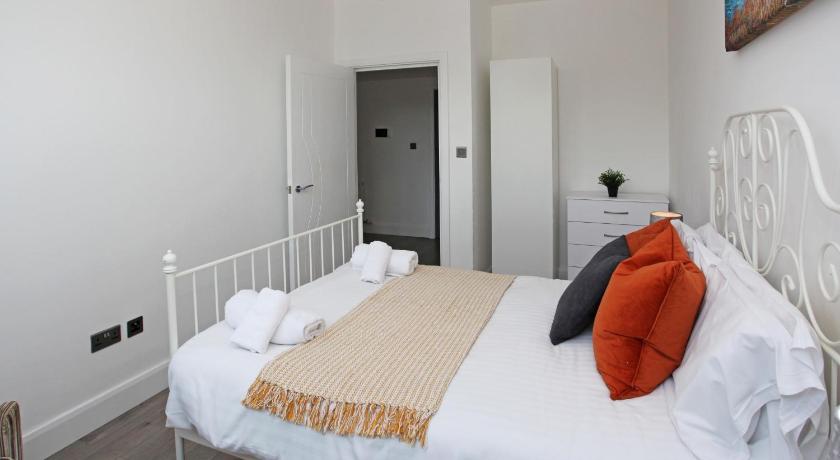 Sapphire House Apartments photo