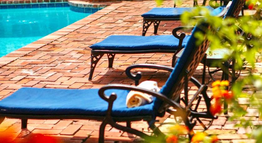 Anchuca Historic Mansion & Inn photo