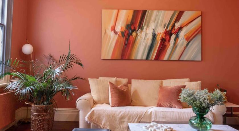 The Eversley - Stylish Terrace house in Fitzroy - image 2