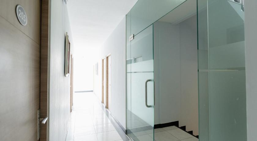 RedDoorz near Puri Indah Lippo Mall 2 – Jakarta, NY