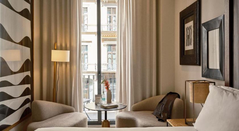 Kétszemélyes ággyal vagy 2 külön ággyal erkéllyel (Double or Twin Room with Balcony) fotója 4