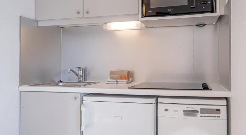 Image of One-Bedroom Apartment with Sleeping Alcove - Open Mountain View (6 People) 7
