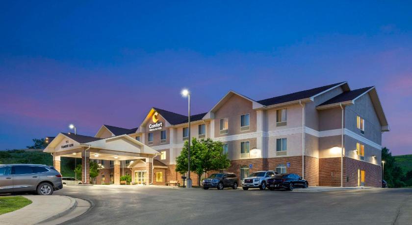 Comfort Inn & Suites photo