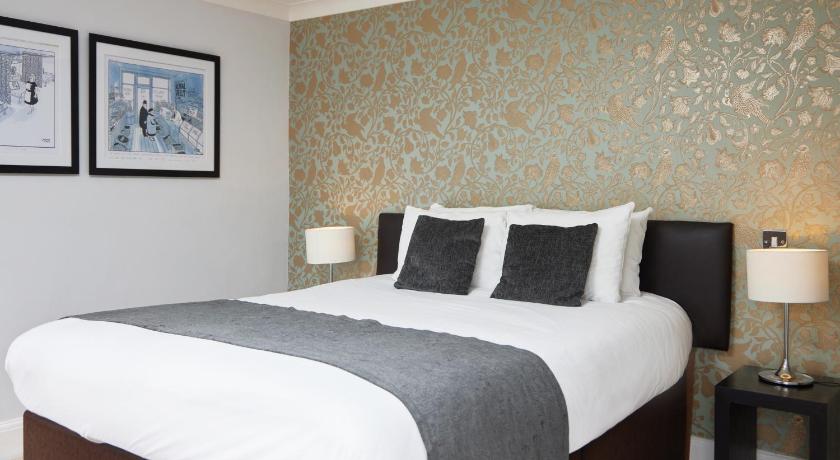 Chequers Inn by Greene King Inns photo