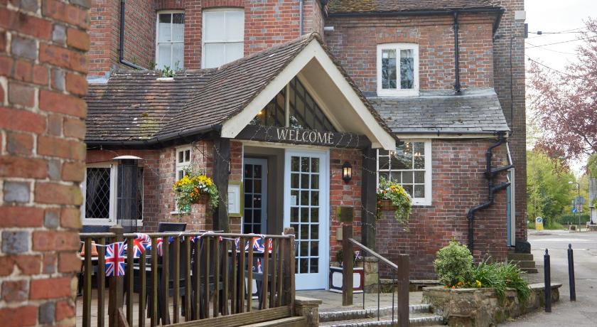 Chequers Inn by Greene King Inns photo