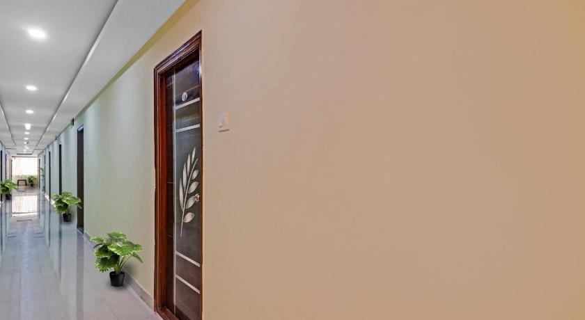 Super OYO Capital O Kamakshi Hotels photo