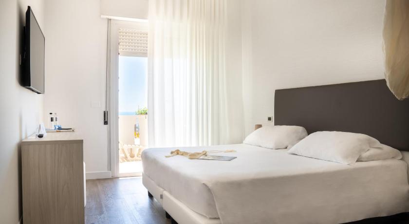 Szoba kétszemélyes ággyal - terasszal, kilátással a tengerre (Double Room with Terrace with Sea View) fotója 0