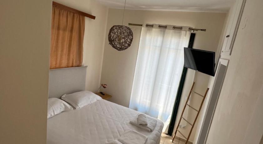 Anoixi Apartments — Hotel in Kea