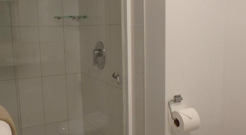 Image of Queen Studio 8