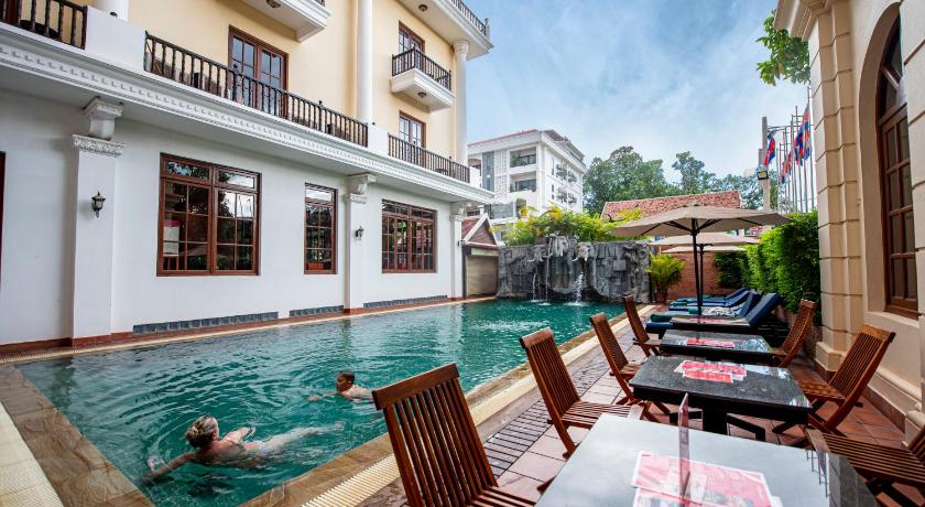 Royal Crown Hotel & Spa - image 7