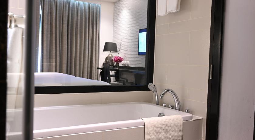 Image of Executive Twin Room - Lounge Access Included 9