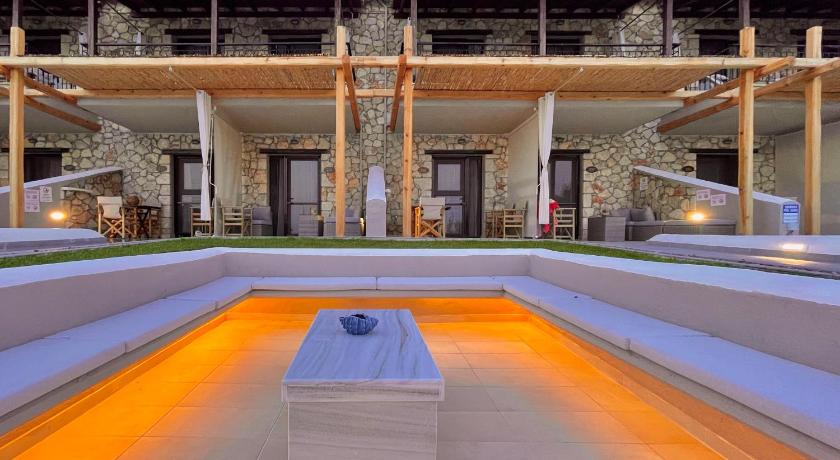Koumaros Aparthotel photo
