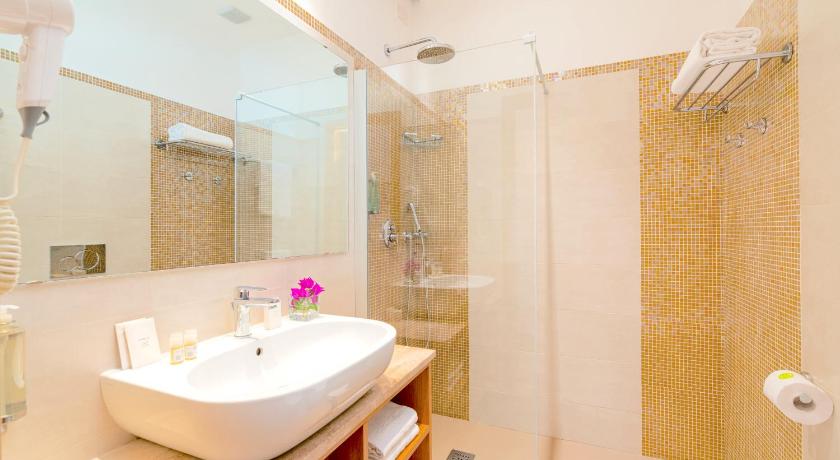Image of Deluxe Double or Twin Room 8