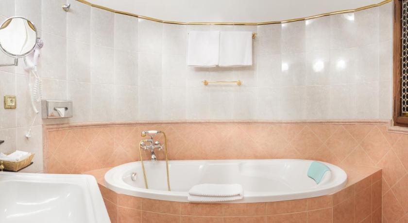 Deluxe kétszemélyes ággyal vagy 2 külön ággyal (Deluxe Double or Twin) fotója 2