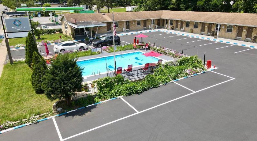 Twi-Lite Inn photo