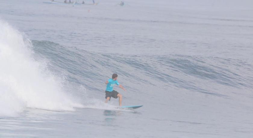 Jungle House - surf & stay photo