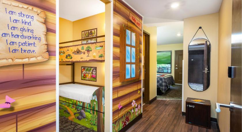 Image of Family Suite with Balcony 11