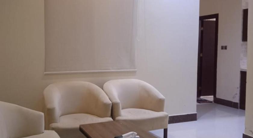 Quiet Rooms 7 Serviced Apartments - image 11