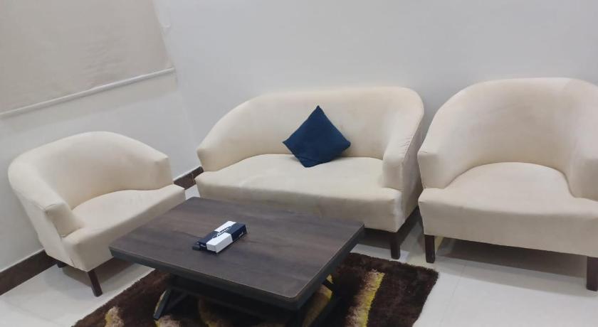 Quiet Rooms 7 Serviced Apartments - image 9