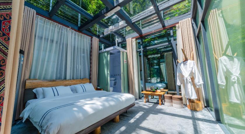 Glass Cube Guesthouse photo