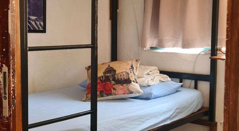 Image of Twin Room with Shared Bathroom 3