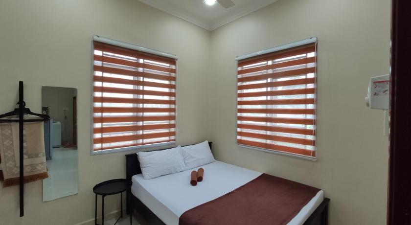 MUSLlM ONLY Wifi 3 Room with 2 aircond Menanti Village Homestay photo