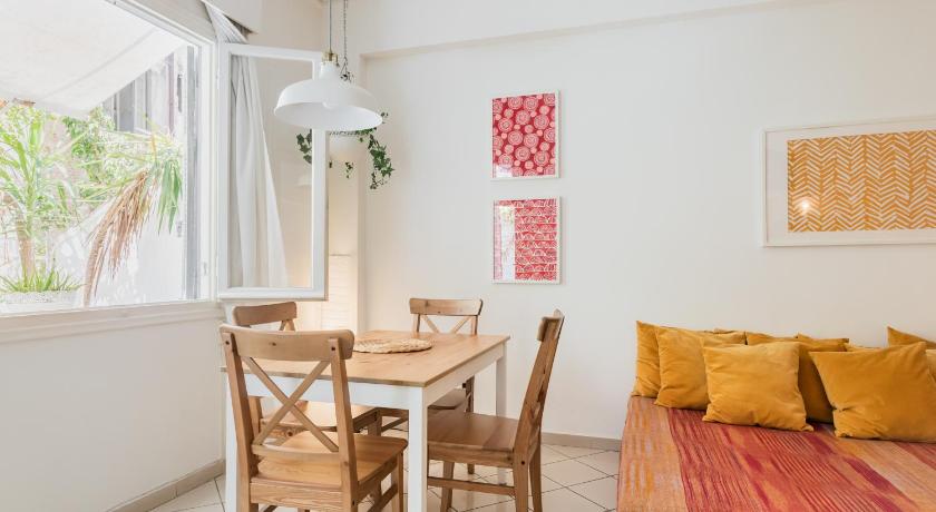 Beautiful apt with green veranda - Heart of Athens photo