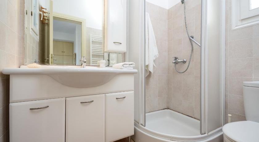 White Cedar Villa photo