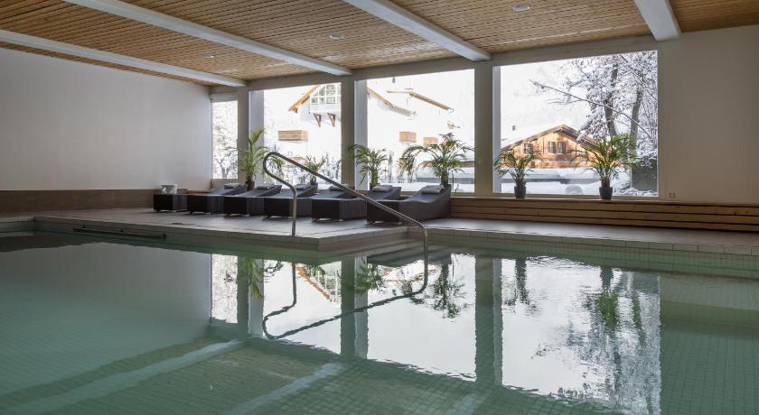 Hotel des Alpes photo