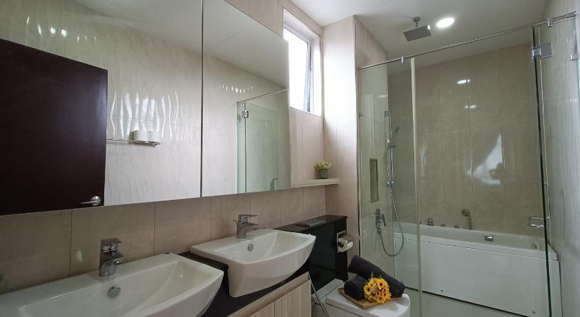 Image of Three-Bedroom Apartment 12