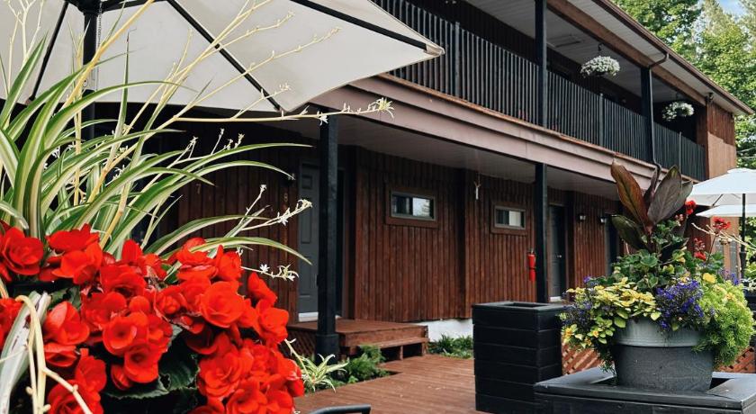 Hotel Le Petit Lac Sainte-Adele — Hotel in Sainte-Adele (QC)