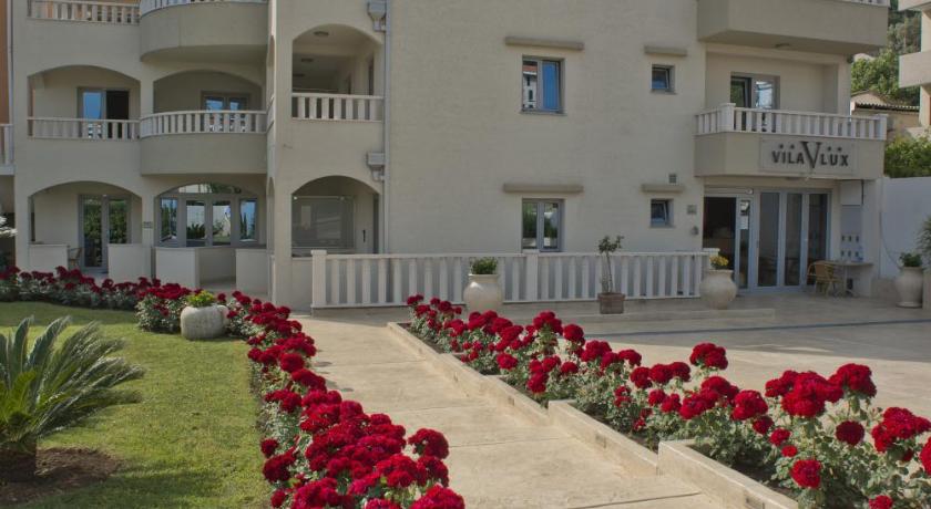 Vila V Lux — Hotel in Petrovac