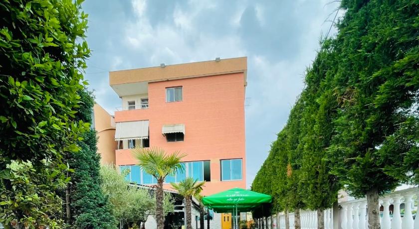 Bajovah Apartments &amp; Restaurant — Hotel in Tirana