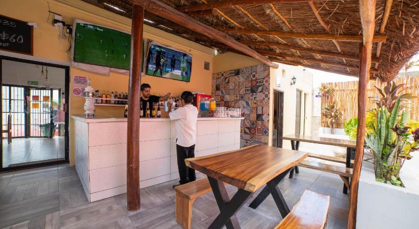 New friends hostel &amp; Bar Adults Only — Hotel in Valladolid