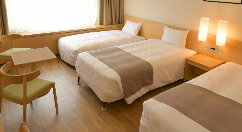 รูปของห้องมาตรฐาน เตียงแฝด พร้อมเตียงเสริม วิวสวนสาธารณะ ปลอดบุหรี่ (Standard Twin Room with Extra Bed with Park View - Non-Smoking) 0