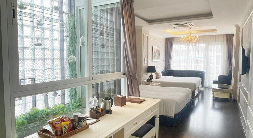 Image of Family Suite with Balcony 4