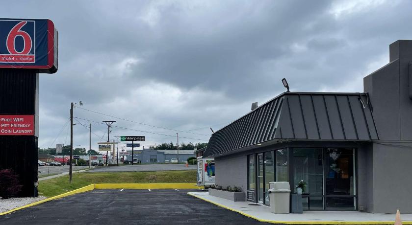 OYO Hotel Wytheville I-77 & I-81 photo