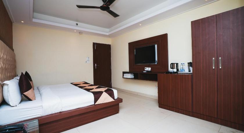 FabHotel B Continental photo