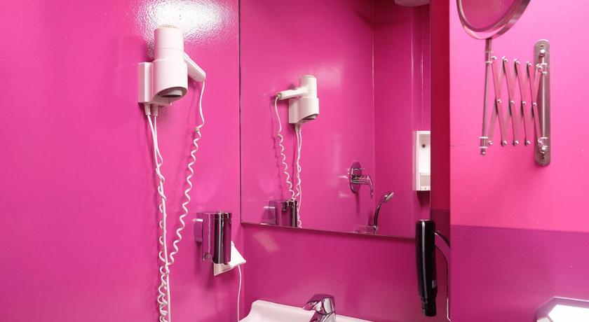 Kadın Yatakhanesinde Tek Kişilik Yatak (6 Yataklı) (Single Bed in Female Dormitory Room (6 Beds)) Görseli 2