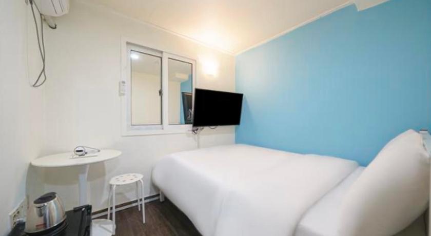 J mini hotel & house photo