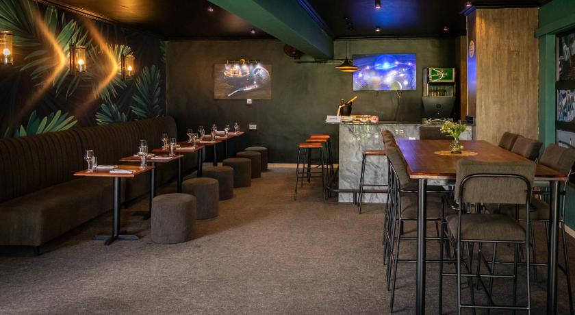 Kigali Highlands Suites Hotel 5-Star Hotel pool