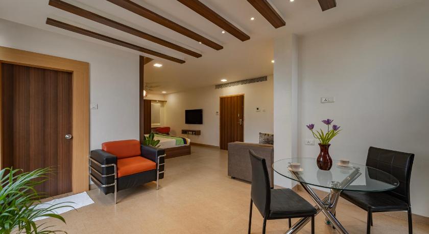 FabHotel Golden Swan photo