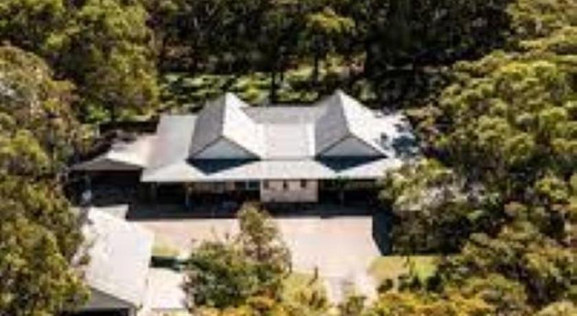 Image of Three-Bedroom House 7