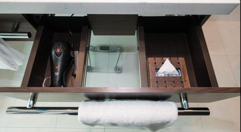 Image of One-Bedroom Suite with Mountain View 7