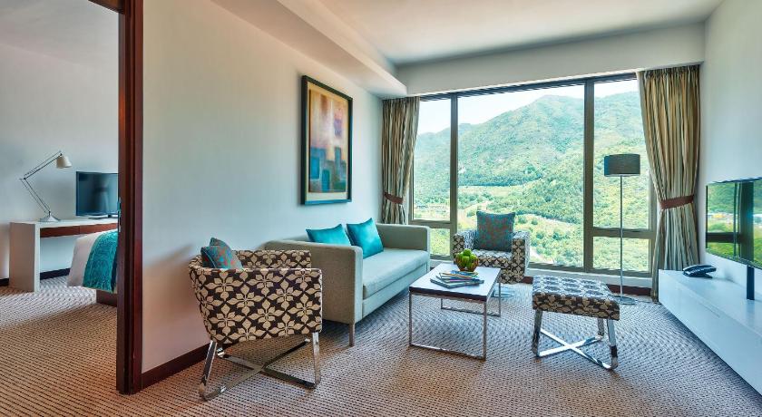 Image of One-Bedroom Suite with Mountain View 1
