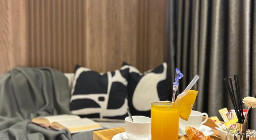 Image of Suite Family Room 9