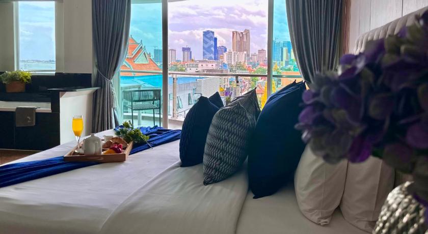 Image of Suite with Balcony 5