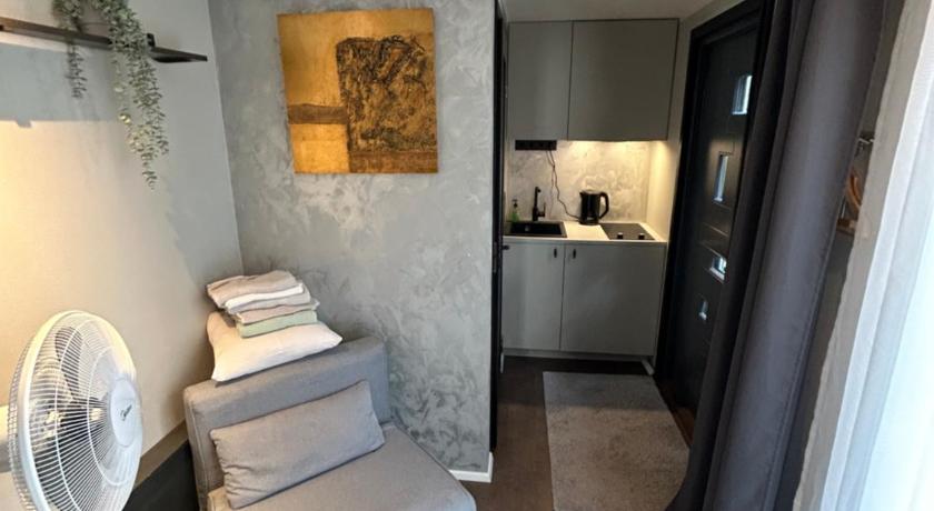 Image of Studio with Garden View 4